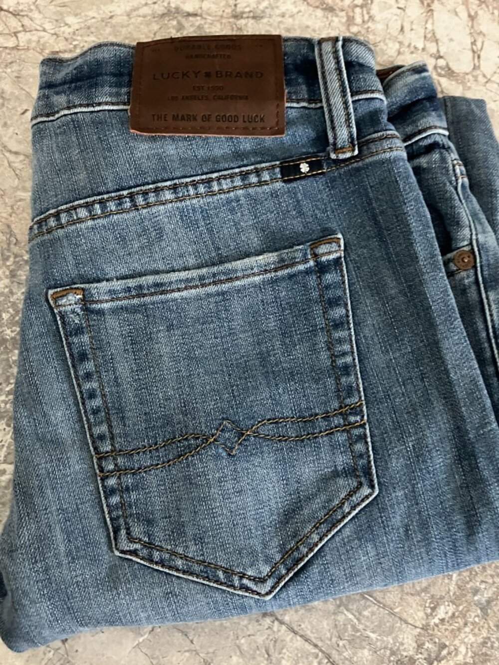 Lucky Brand 110 Skinny Straight Jeans Mens 30"X30" Blue Denim Medium Wash.